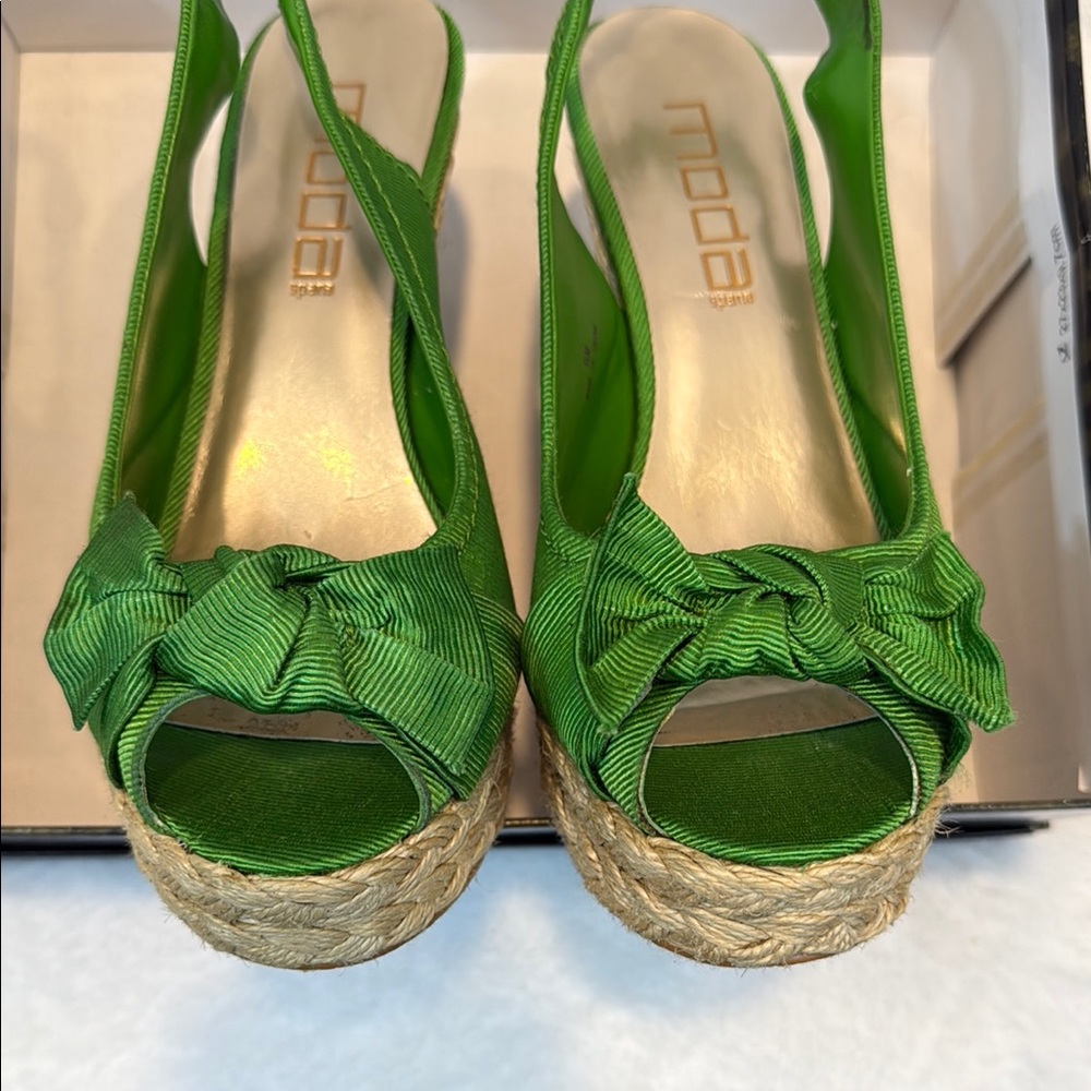 Moda “Heloise” Green Slingback Wedge Sandals with box